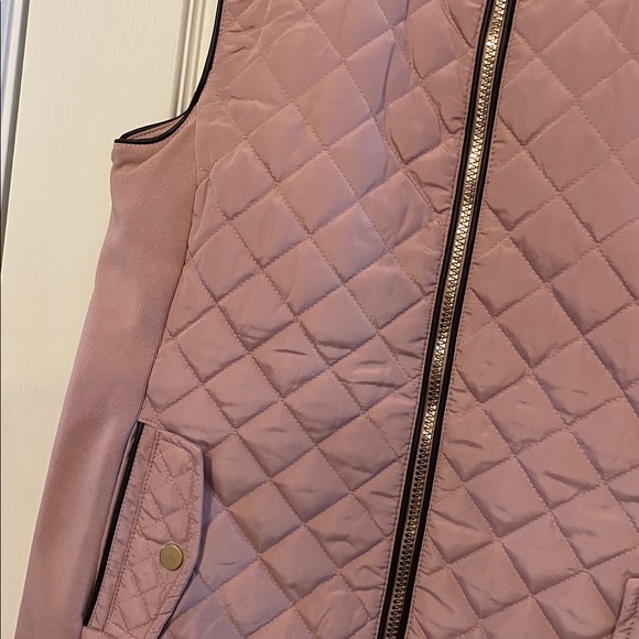 Catalina Quilted Vest Mauve Sz M Medium Sherpa Lined Gold Accents NEW with Tags - Picture 3 of 7